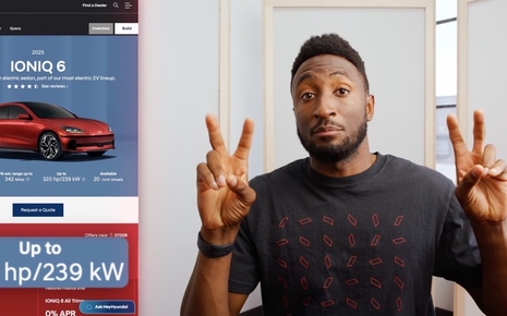 MrWhosetheboss và MKBHD vạch trần những thuật ngữ quảng cáo mà các hãng công nghệ dùng để "lươn lẹo" người dùng