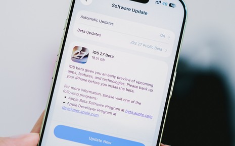 Apple phát hành iOS 27 Public Beta đầu tiên: Siri nâng cấp AI mạnh nhưng không phải ai cũng dùng được