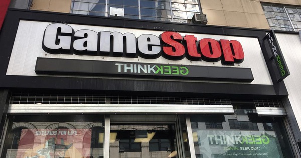 Quỹ đầu tư 13 tỷ USD nhận thua trước Reddit, cắt lỗ với khoản bán khống GameStop