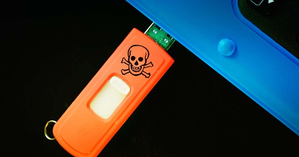 Hackers disguise USB containing malicious code as “gifts” sent to many US companies