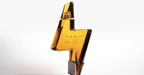 Góc "đổi nghề": Tesla sẽ bán cả ly uống rượu Tequila với giá 75 USD