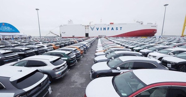 What does the chairman of VinFast say about the $4.7 billion loss on the IPO prospectus?