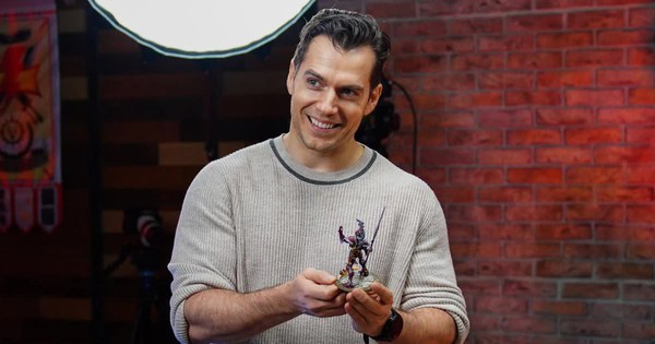 スーパーマンの役割を失ったばかりのヘンリー・カヴィルと彼の仲間は、すぐにウォーハンマー 40,000 プロジェクトで新しい映画の世界を構築しました。