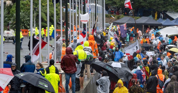 New Zealand authorities turn on “Baby Shark”, “Let It Go” to disperse protesters