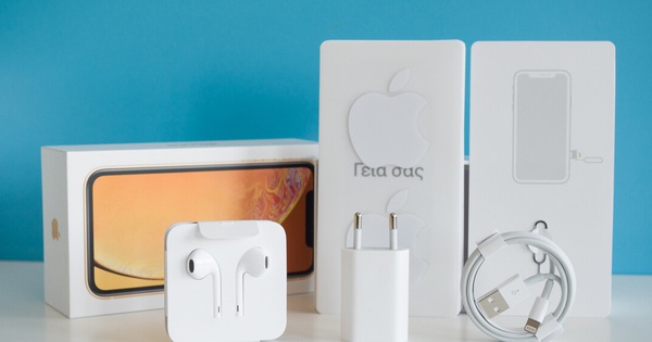 Apple saves a huge amount of money by not selling chargers and headphones in the iPhone box
