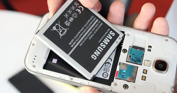 Europe favors smartphones with removable batteries
