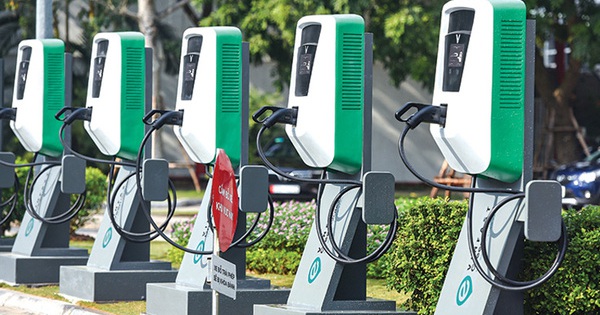 VinFast shook hands with EVN, aiming to build 3,000 charging stations nationwide