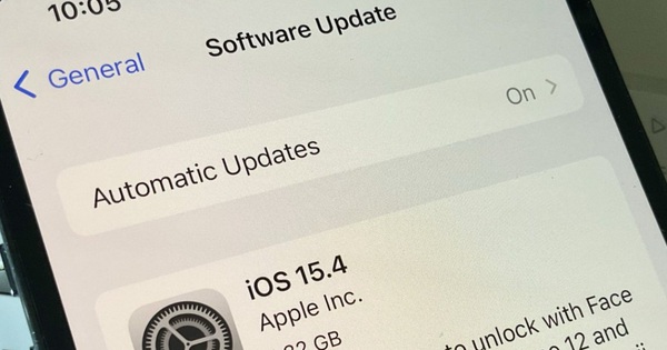 Apple admits iOS 15.4 drains the battery quickly, offering a controversial solution