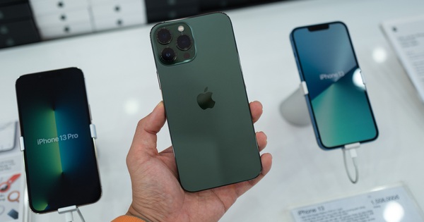 iPhone 13 Series Green version officially opened for sale in Vietnam