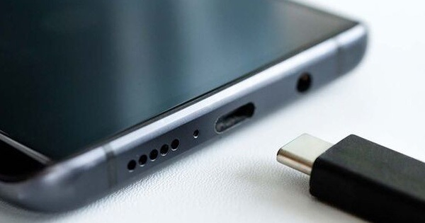 EU is about to take another step towards making iPhone chargers ‘useless’
