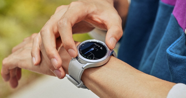Removing the physically rotating bezel on the Galaxy Watch would be the wrong decision of Samsung