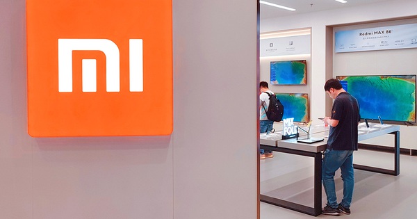 Among the top 30 richest people in China, how did Xiaomi CEO turn the company into an IoT empire worth billions of dollars?