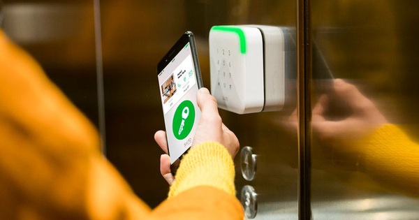 Smart door lock in addition to fingerprint, password also integrates security camera, priced from 4 million VND