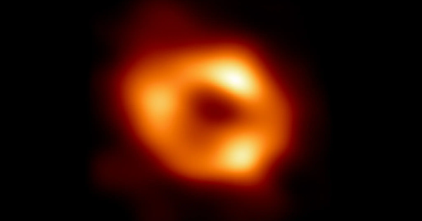 thumbnail - Tấm ảnh lỗ đen vũ trụ thứ hai của nhân loại chụp Sagittarius A*, thiên thể khổng lồ nằm ngay trung tâm Dải Ngân hà