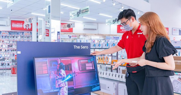 CellphoneS opens to sell genuine Smart TVs, many good price deals