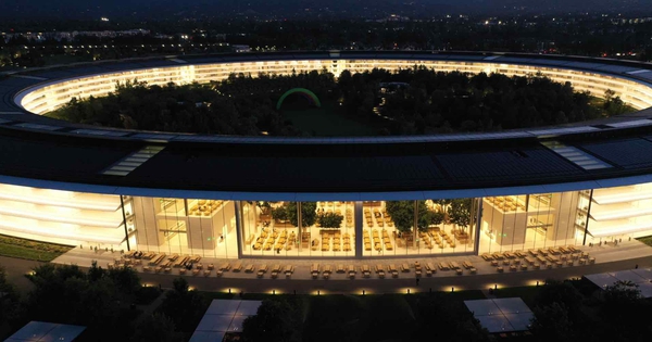 See the extremely majestic Apple Park close-up under the drone lens