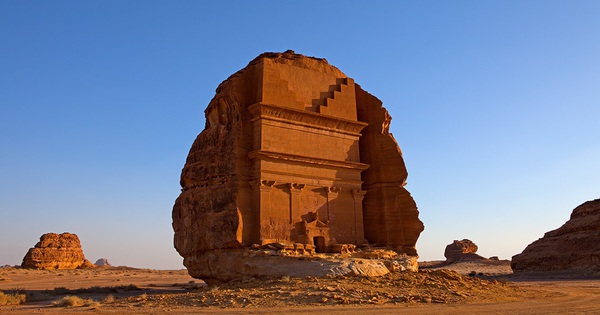The mystery of Madain Saleh’s tomb is located in the middle of the desert of Saudi Arabia