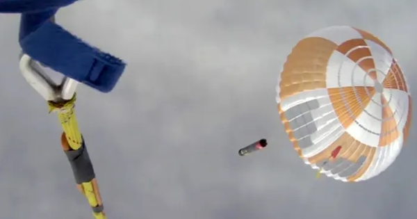 Helicopter successfully caught the rocket that was falling back to Earth