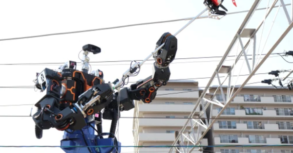 Japan deploys giant robots, not fighting like in Transformers, but just to fix train lines