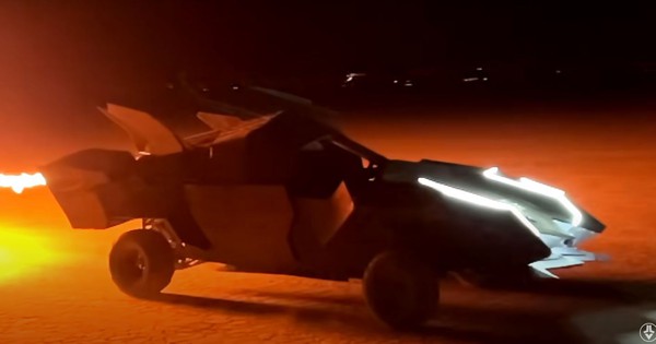 YouTuber successfully used LEGO to build Batman’s car, was able to run, and knew how to “spray fire” like in the story