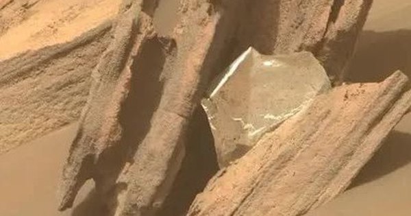 NASA chia sẻ hình ảnh cho thấy con người đang “xả rác” trên sao Hỏa