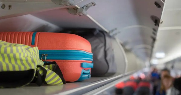 10 indispensable items in hand luggage when traveling on summer days