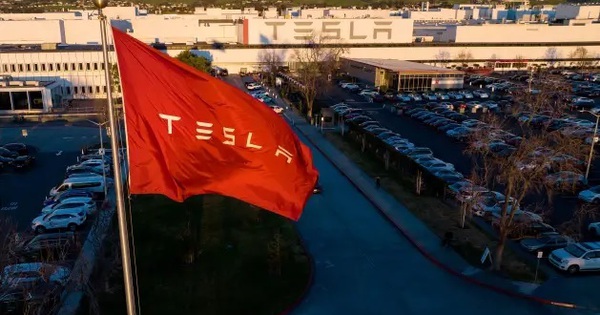 Tesla hires a company to track employees in the secret society Facebook