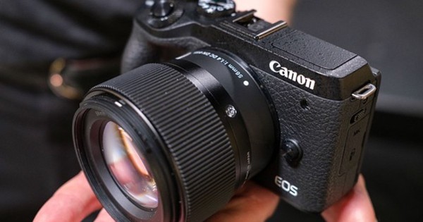 Should Canon give up on the EOS M line of cameras and the EF-M lens system?