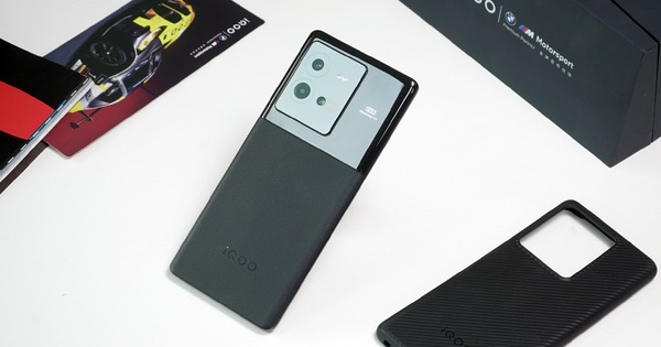 iQOO launches world’s fastest 200W charging smartphone