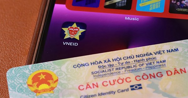 Có tài khoản định danh điện tử, có cần mang thẻ CCCD gắn chip nữa không?