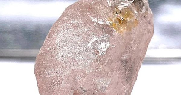 發現一顆極為罕見的粉紅色鑽石，這是 300 年來最大的