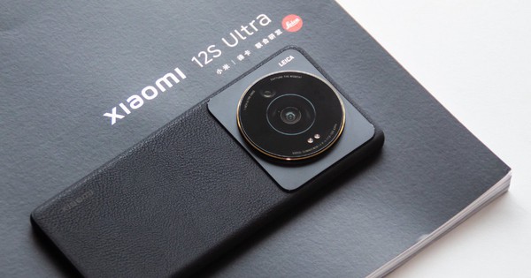 Ảnh thực tế Xiaomi 12S Ultra: Thiết kế hầm hố, camera Leica với cảm biến 1 inch, Snapdragon 8+ Gen 1, có chống nước IP68