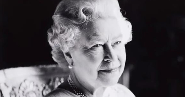 The story behind the photo of Queen Elizabeth II