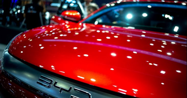ベトナムの電気自動車産業に 2 億 5000 万ドルを投入すると予想されるフートーに iPad 組立工場を建設することによって、中国の電気自動車会社はどのようにしてビジネスでテスラを追い抜いたのでしょうか?