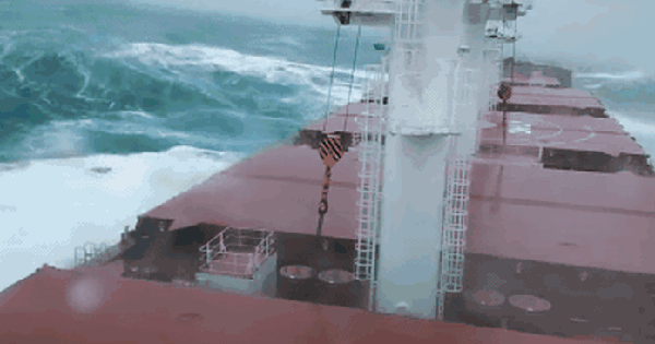 why-do-ships-move-in-balance-and-not-capsize-in-the-water-thuvienpc