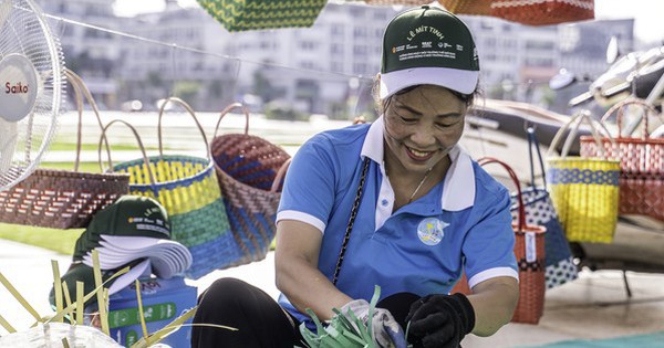 Ngỡ ngàng trước những tác phẩm có mặt tại chiến dịch 'chống ô nhiễm nhựa'