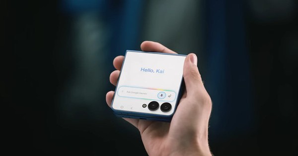 Trang mạng xã hội Apple vô tình đăng video quảng cáo... Samsung Galaxy Z Flip7