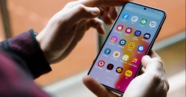 Tải app xem phim miễn phí, người đàn ông tá hỏa khi điện thoại sụt pin, không thể tắt nguồn, tài khoản “bốc hơi” 108 triệu đồng