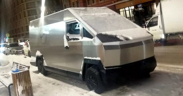 Gallery - Cybervan: Tesla Cybertruck tung ra phiên bản xe tải van hay chiêu trò quảng cáo độc lạ?
