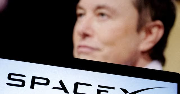 SpaceX chuyển trọng tâm xây 'thành phố tự phát triển' trên mặt trăng trước sao Hỏa