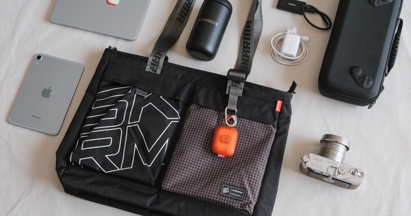 Skinarma Jager: Túi Xách Công Nghệ Gọn Nhẹ Cho Những Ngày Du Xuân