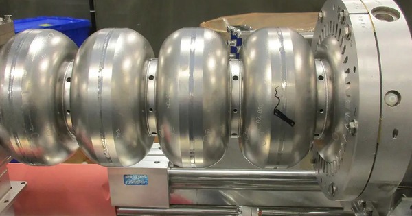 Lò vi sóng khổng lồ biến rác thải phóng xạ 100.000 năm thành điện sạch