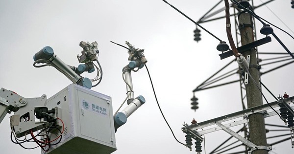 Robot Trung Quốc Lần Đầu Sửa Điện Trực Tiếp Trên Đường Dây 10 kV, Loại Bỏ Nguy Cơ Tử Vong