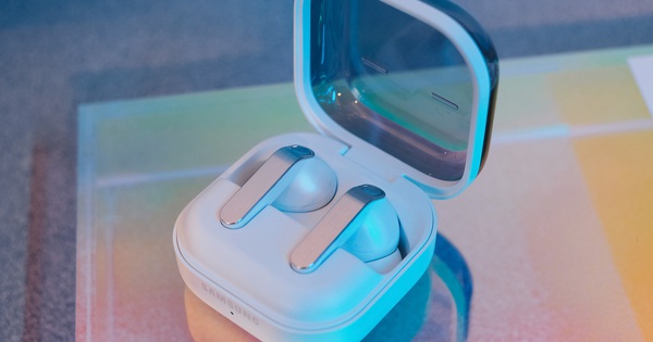 Trên tay Galaxy Buds4 series: Khi Samsung bỏ chi tiết gây tranh cãi để "all-in" vào chất âm