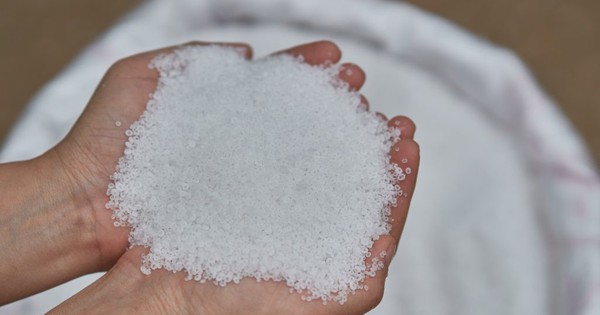 Hộp hút ẩm giá rẻ: Giải pháp đơn giản chống nồm ẩm cho mọi gia đình