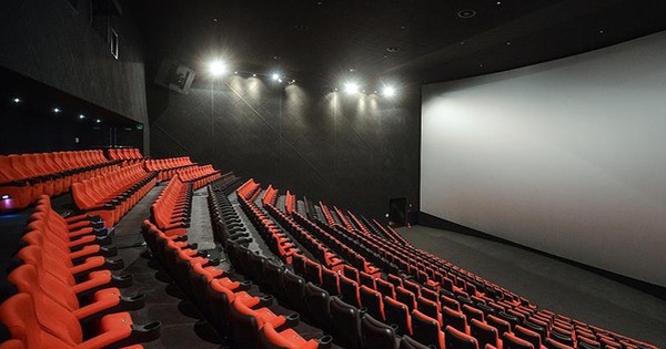 Độc lạ Hoàng Hà Mobile: Khách mua Galaxy S26 Series sẽ nhận máy tại rạp chiếu phim lúc 1h sáng