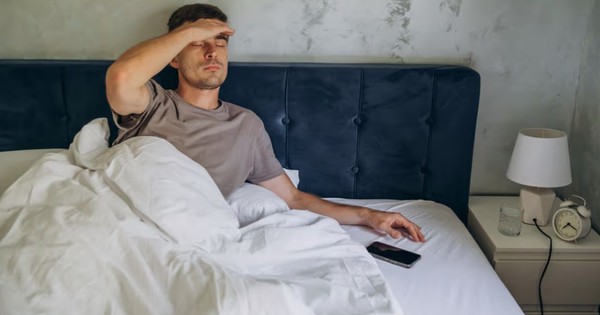Bác sĩ thần kinh cảnh báo: Thức giấc vì đau đầu giữa đêm có thể là dấu hiệu bệnh lý