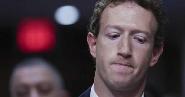 Meta đầu tư trăm tỷ USD thất bại, Zuckerberg tính thuê AI của Google thay thế