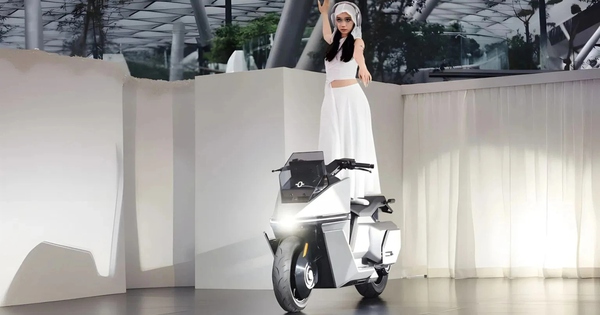 Startup Singapore Gây Sốc Với Xe Máy Điện Tự Cân Bằng Đầu Tiên Trên Thế Giới