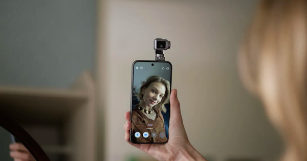 Honor Robot Phone gây sốt MWC 2026: Smartphone có cánh tay robot, camera 200 MP tự xoay theo nhạc